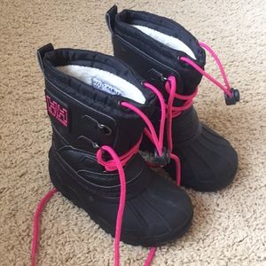 Helly Hansen snow boots toddler size 6.5 (22 EUR)